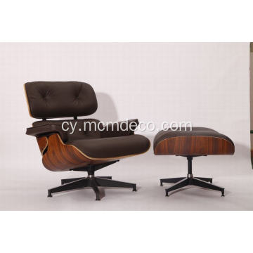 Cadair lolfa ledr Rosewood Eames ac ottoman